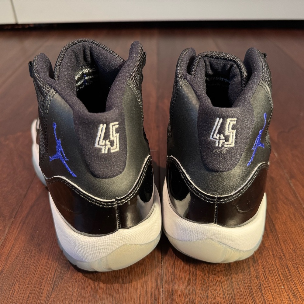 Jordan 11 Retro “Space Jam” (Grade School)
